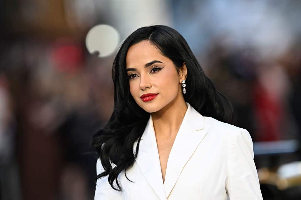 Fabletics Lanza Nueva Colección de Becky G con Características Inteligentes de Rendimiento