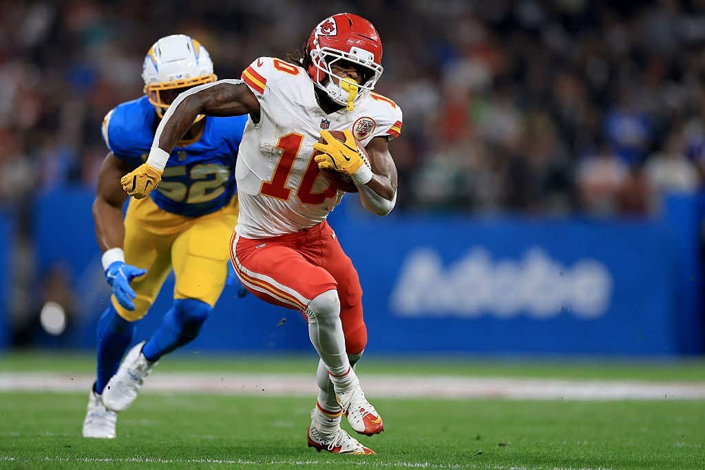 SAO PAULO, BRAZIL - SEPTEMBER 05: Isiah Pacheco #10 of the Kansas City Chiefs runs with the ball against the Los Angeles Chargers defense during the game at Arena Corinthians on September 05, 2025 in Sao Paulo, Brazil. (Photo by Buda Mendes/Getty Images)